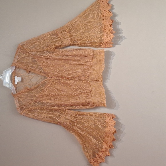VENUS Tops - Host Pick - Venus lace crop top